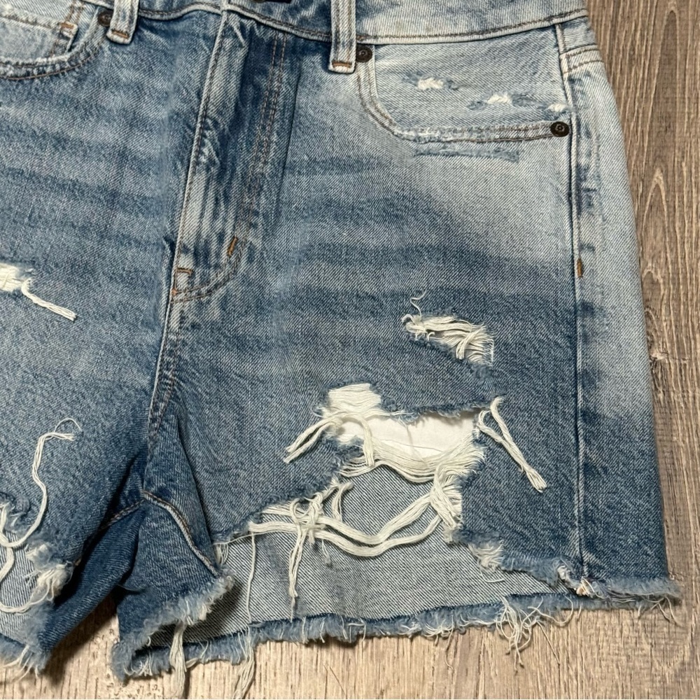 NWT American Eagle Distressed Mom Short Comfort Stretch Waistband 6 - Picture 2 of 11